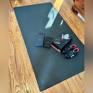 Bundle of Peloton cycling shoes size 6 and Peloton phone holder